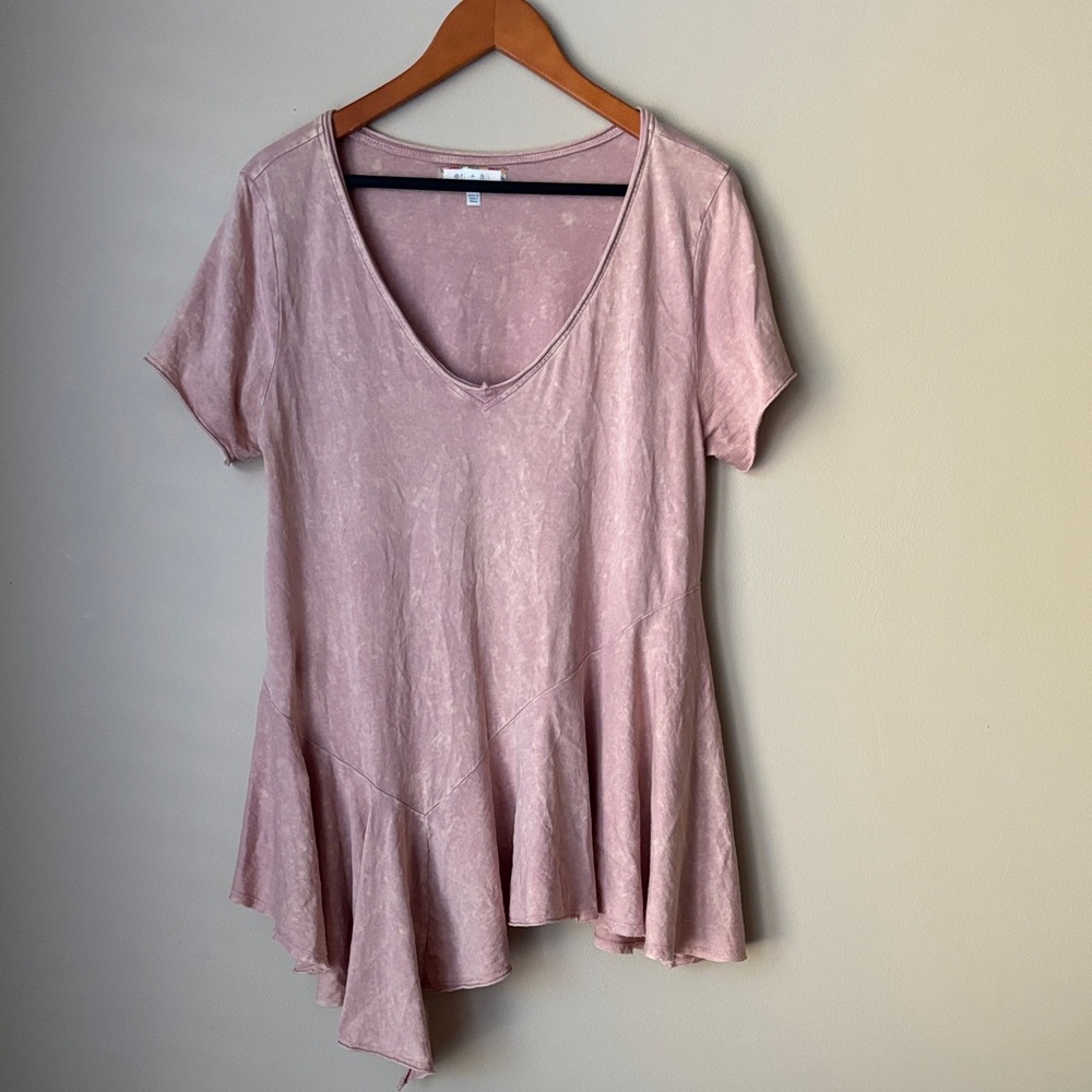 Arthropologie Eri+Ali light peach pink cream tie dye top with Asymmetrical Hem